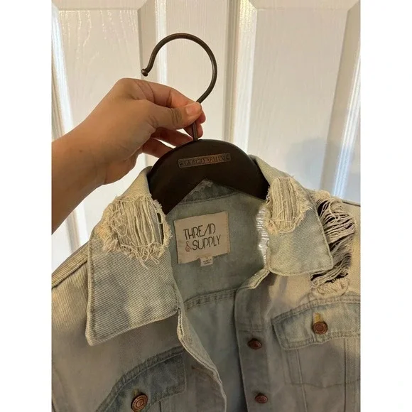 THREAD & SUPPLY Lightwash Distressed Denim
Jacket sz small - Picture 8 of 11